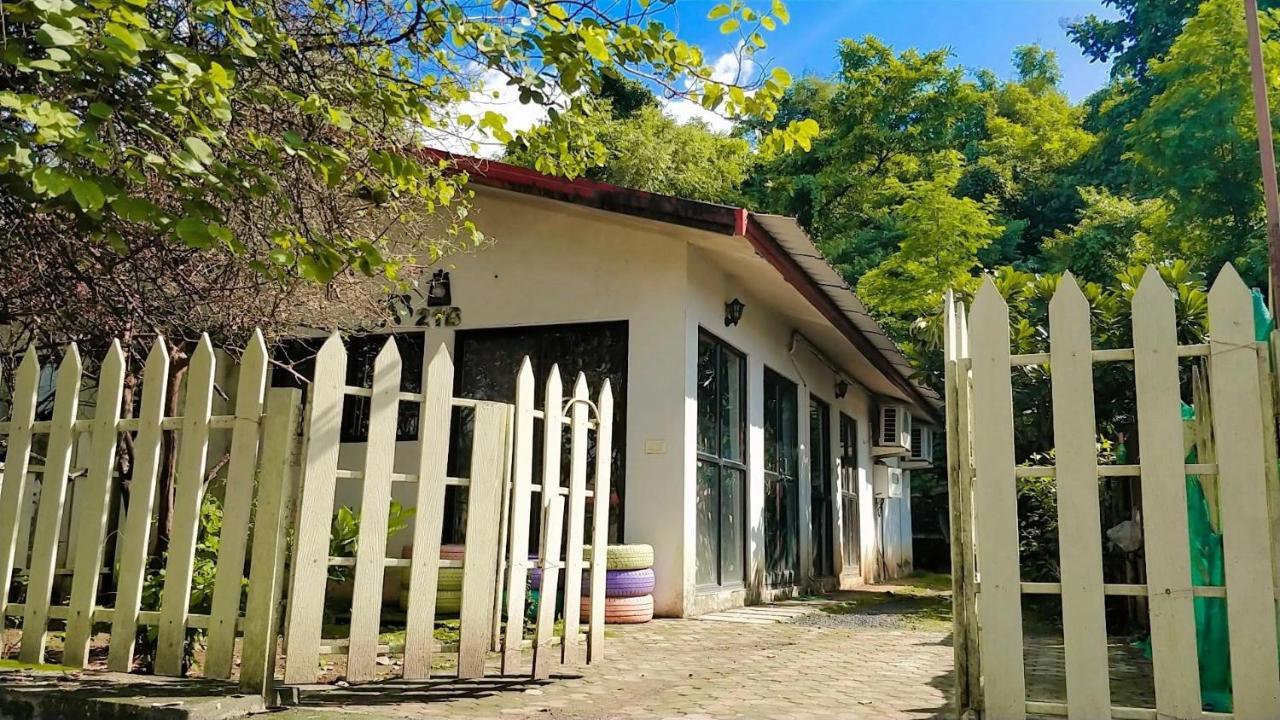 Chalet Casa Amor, Perfect Home Amidst Tranquility Karjat Exteriör bild